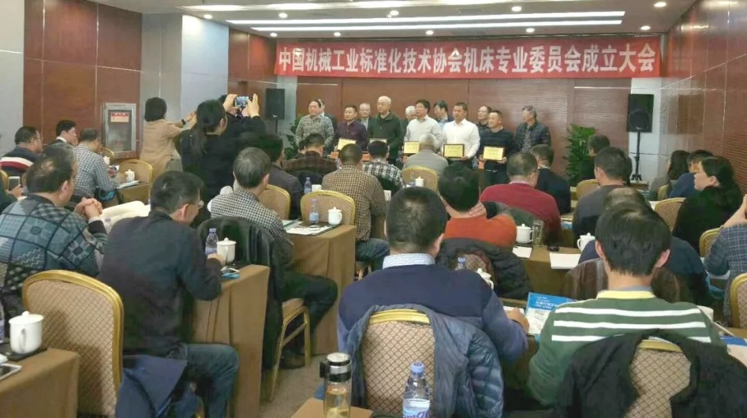 高端拉床,專用機床,内拉床,外拉床,數控機床,自動化生産線,工業機器人,拉床,拉刀,自動化