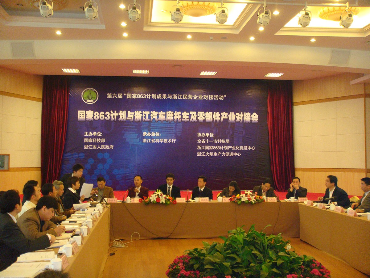 高端拉床,專用機床,内拉床,外拉床,數控機床,自動化生産線,工業機器人,拉床,拉刀,自動化